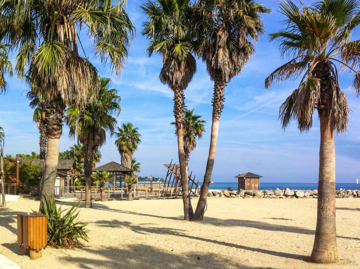 Maison Charmante A Cogolin Avec Vue Sur La Mer Et Piscine Exterior foto